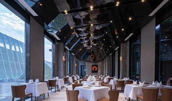 一晚八萬仍一房難求 霧都這家民宿憑頂級(jí)餐飲服務(wù)征服評(píng)委